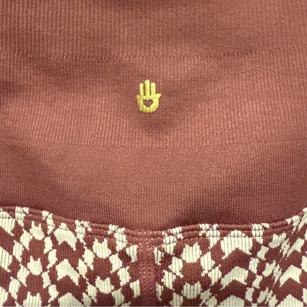 Spiritual Gangster| NWOT Women’s Size M/L Jacquard 7/8 Legging in Burgundy - Picture 9 of 10